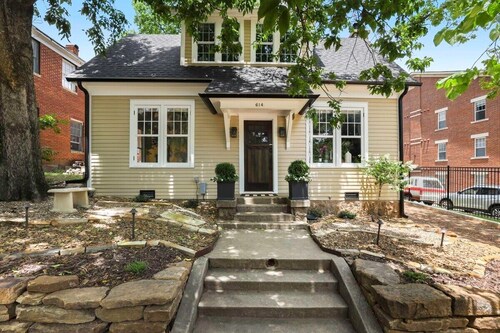 Tovey House - Walk to Downtown and Campus