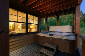 Outdoor spa tub