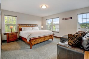 5 habitaciones, tabla de planchar con plancha y cuna de viaje