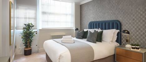 One Bedroom One Bathroom | In-room safe, desk, laptop workspace, blackout curtains