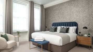 One Bedroom Two Bathroom | In-room safe, desk, laptop workspace, blackout curtains