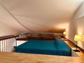 1 bedroom, iron/ironing board, travel crib, bed sheets - Cozy studio apartment in Sasso di Castalda, near Ponte alla Luna. (SASSO DI CASTALDA)