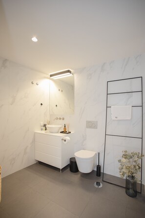 Apartment | Bathroom