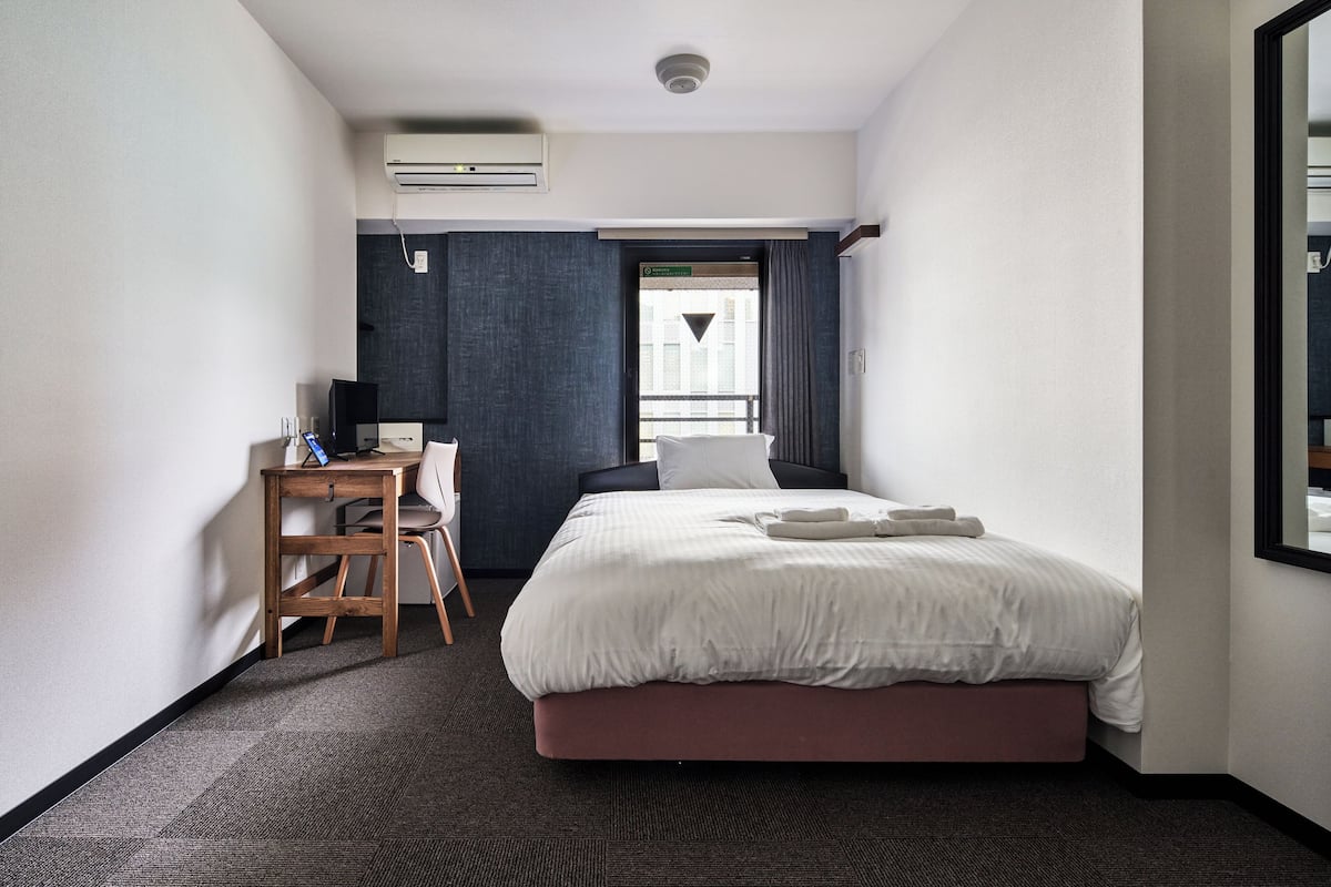 Comfort Double Room, 1 Double Bed, Non Smoking, Full Bathroom | Desk, soundproofing, free WiFi, bed sheets