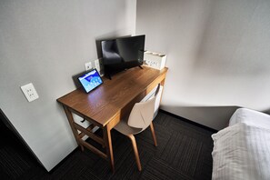 Habitación estándar doble, 1 cama doble, no fumadores, bañera | Escritorio, sistema de insonorización, wifi gratis y ropa de cama