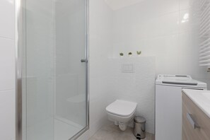 Bruser, hårtørrer, håndklæder, Shampoo