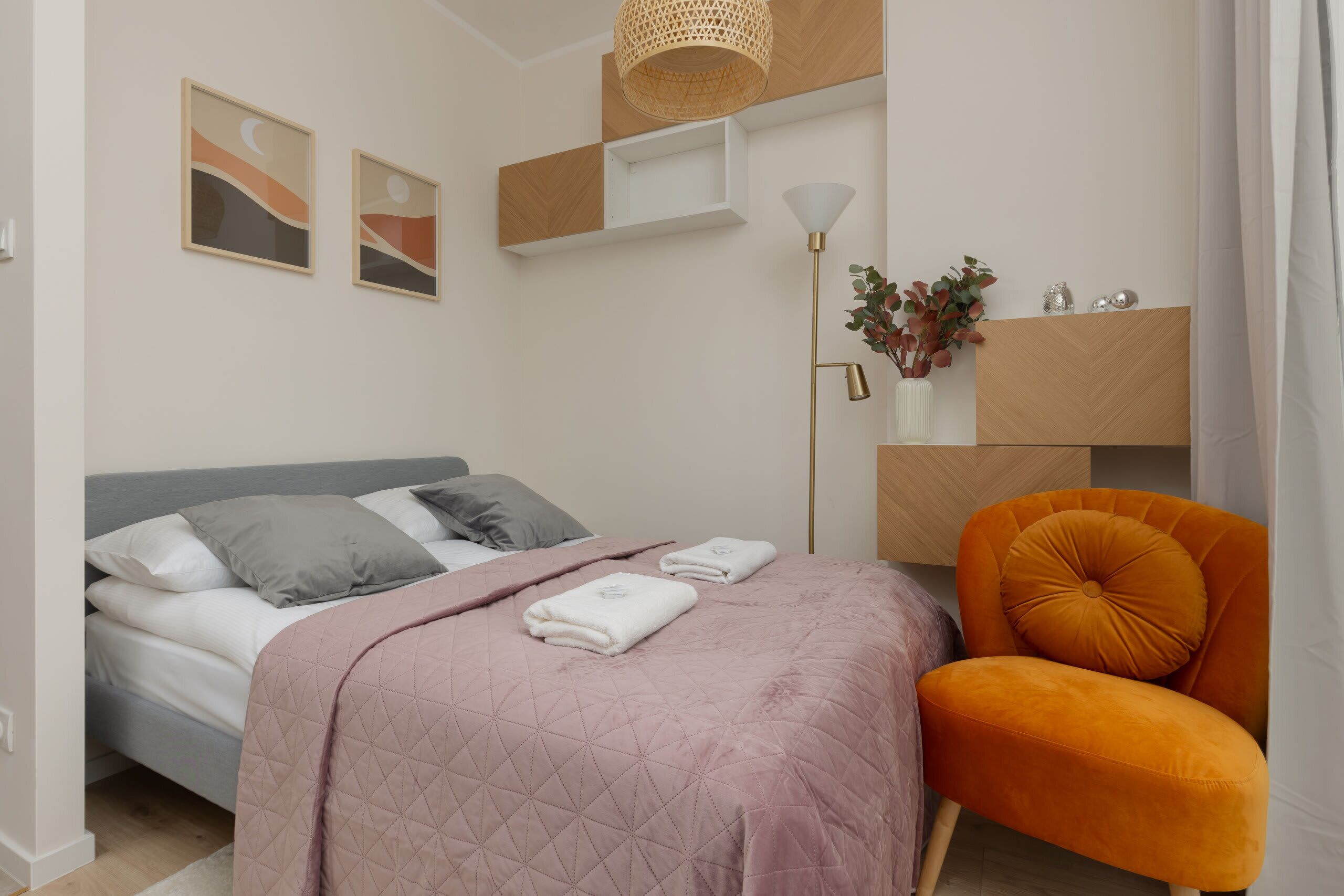 Iron/ironing board, travel cot, WiFi, bed sheets