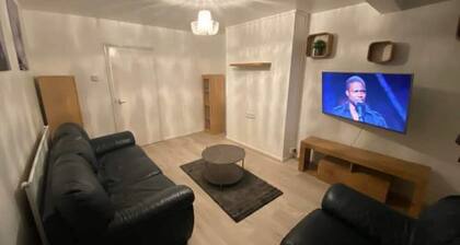 Luxurious 2 Bedroom Flat With Balcony London