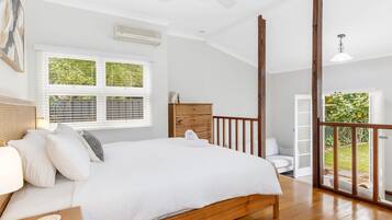 4 bedrooms, iron/ironing board, travel cot, free WiFi