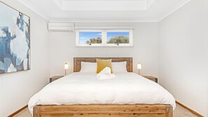 4 habitaciones, tabla de planchar con plancha y cuna de viaje 