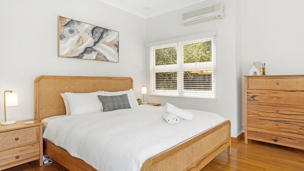 4 chambres, fer et planche à repasser, lit parapluie, Wi-Fi gratuit