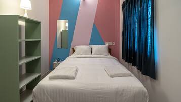 Egyptian cotton sheets, premium bedding, desk, WiFi