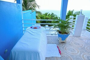 Property grounds - Buki Ocean View-ένας 2 B/R, Sleeps 6
UNDERGOING RENOVATIONS DUE TO THE HURRICANE (Whitehouse)