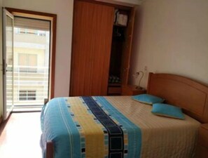 1 bedroom, bed sheets
