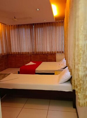 5 habitaciones, escritorio, tabla de planchar con plancha y wifi gratis 