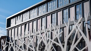 A modern building with a geometric facade and large windows. - Nemea Appart Hotel Coliseum Amiens Centre (Amiens)