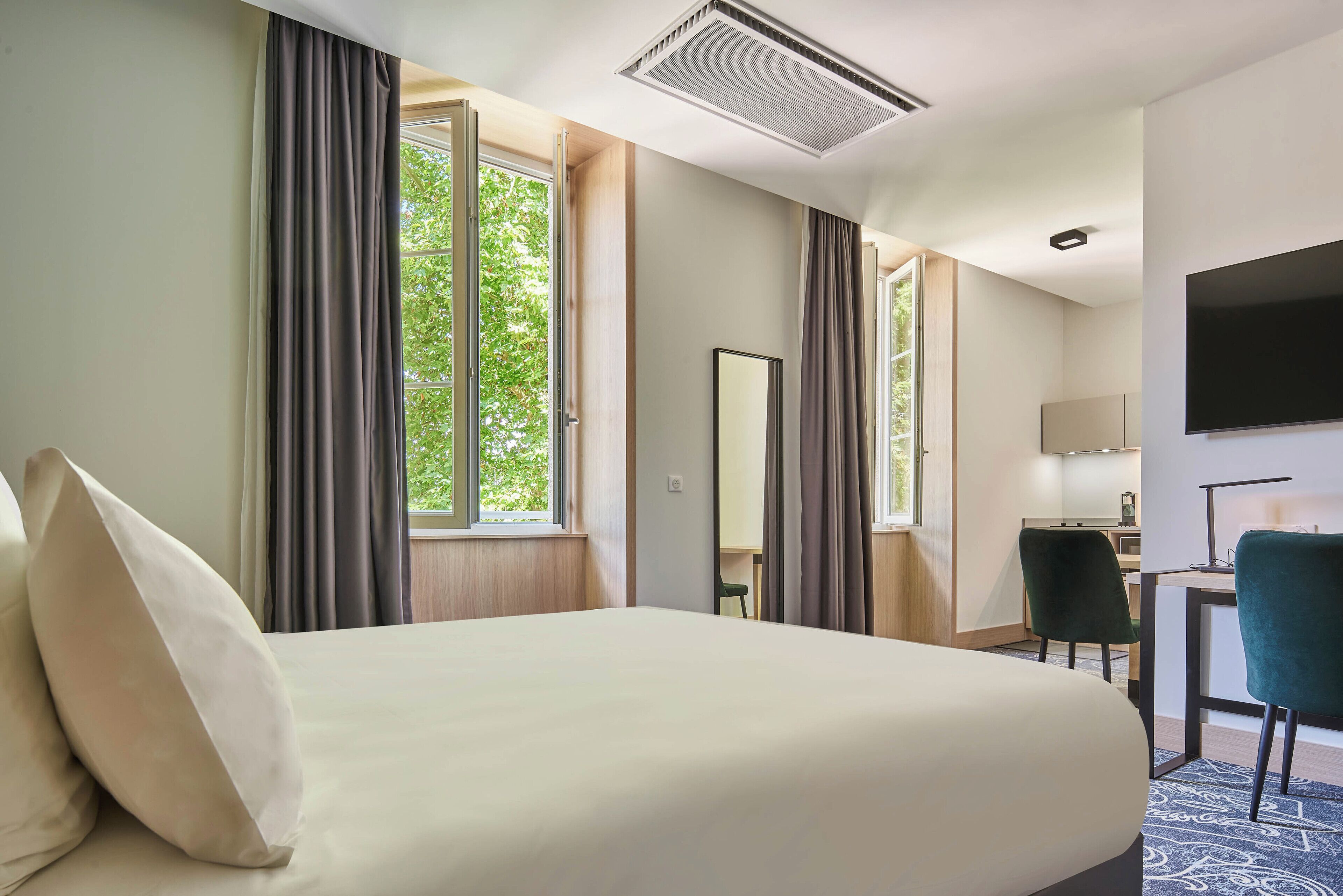 In-room safe, desk, blackout drapes, soundproofing