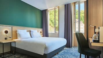 Triple Room | In-room safe, desk, blackout drapes, soundproofing