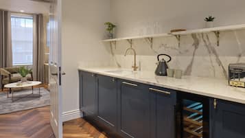 Apartment | Eigene Küche | Großer Kühlschrank, Mikrowelle, Ofen, Herdplatte