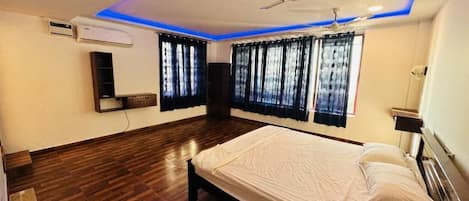 8 chambres, fer et planche Ă repasser, Wi-Fi, draps fournis
