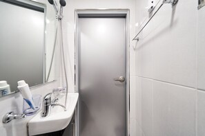 Bathroom shower - sweet stay in DDP (Seoul)
