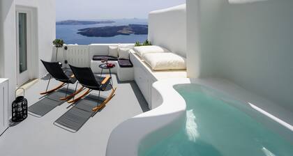 Aethria Cave Suite with private Jet tub