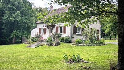House with large garden and petanque game. Ideal at any time !