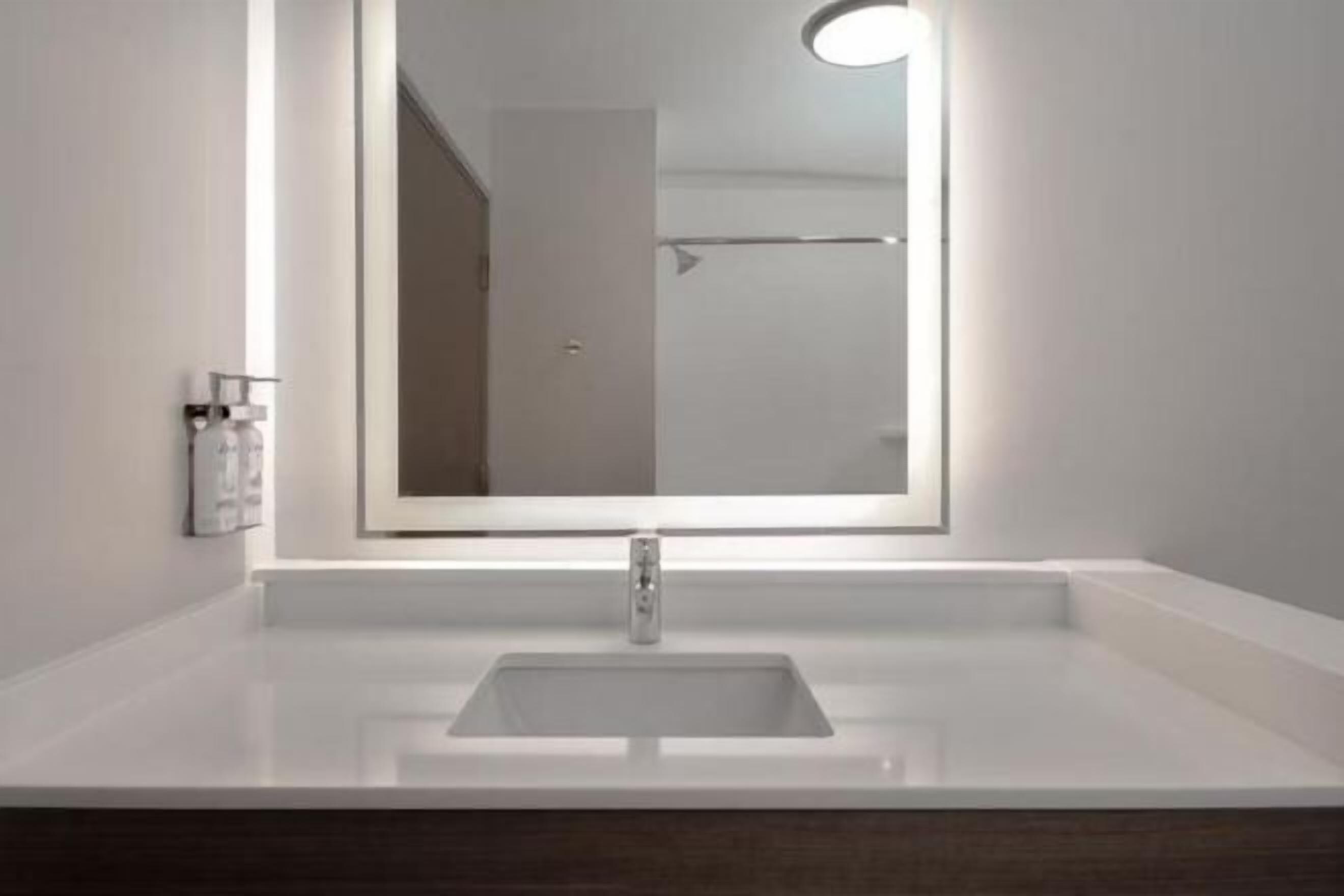 Haartrockner, Handtücher, Seife, Shampoo