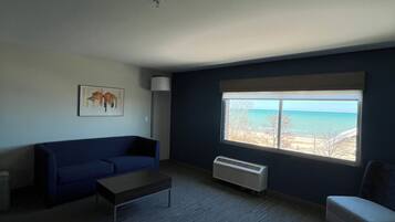 Suite, 1 très grand lit et 1 canapé-lit | 1 chambre, bureau, accès au Wi-Fi (inclus), literie fournie