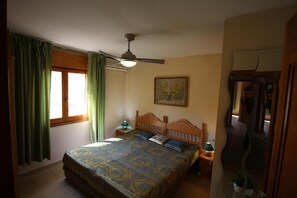 3 bedrooms, iron/ironing board, WiFi, bed sheets - Villa Alexandra Calpe (Calpe)
