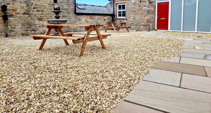 7 Holly Barn