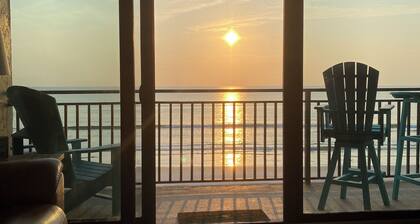 Stunning direct ocean front 2 bedroom unit! Fully equipped and all remodeled!