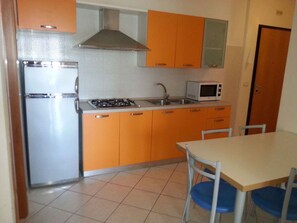 Fridge, microwave, stovetop - Holiday apartment the sea with air conditioning (Bibione)