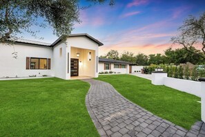 Exterior - The Montecito | Luxury Villa + Casita in Old Town (Scottsdale)