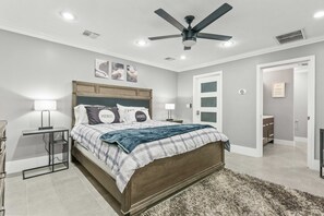 5 bedrooms, iron/ironing board, WiFi, bed sheets