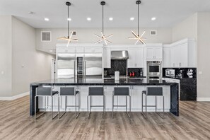 Fridge, microwave, oven, stovetop - The Montecito | Luxury Villa + Casita in Old Town (Scottsdale)