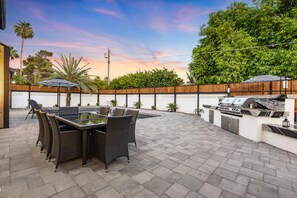 Outdoor dining - The Montecito Main | Luxury Villa in Old Town (Scottsdale)