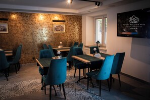 Frokost, lunsj og middag serveres, internasjonale retter 