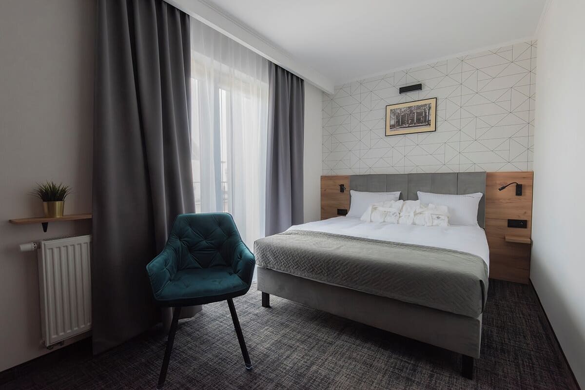 Premium bedding, pillow-top beds, in-room safe, desk