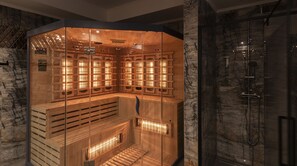 Parihoitohuone(ita), sauna, poreallas, höyrysauna, vartalohoitoja