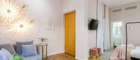 1 slaapkamer, een strijkplank/strijkijzer, wifi