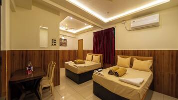 Family Room | Egyptian cotton sheets, premium bedding, free WiFi, bed sheets
