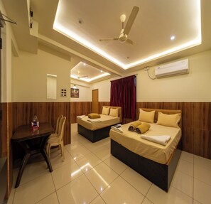 Family Room | Egyptian cotton sheets, premium bedding, free WiFi, bed sheets - Pondy Stay (Puducherry)