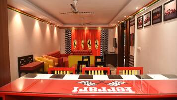 Suite with Living Room and Private Balcony | Living area | 31-inch LED TV with satellite channels
