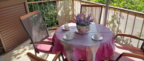 屋外ダイニングエリア