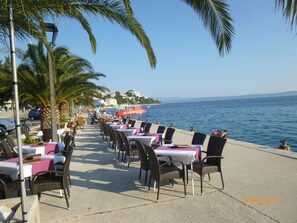 Outdoor dining - Familienfreundlich, Ortszentrum, Zentralstrand (Podgora)