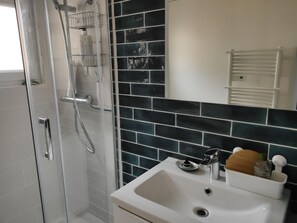 Bidet, Handtücher, Toilettenpapier
