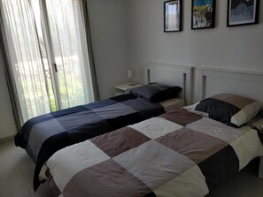 2 bedrooms, iron/ironing board, WiFi, bed sheets