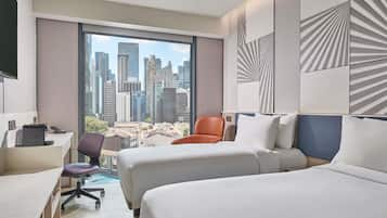 Minibar, decoración personalizada, muebles diferentes y escritorio