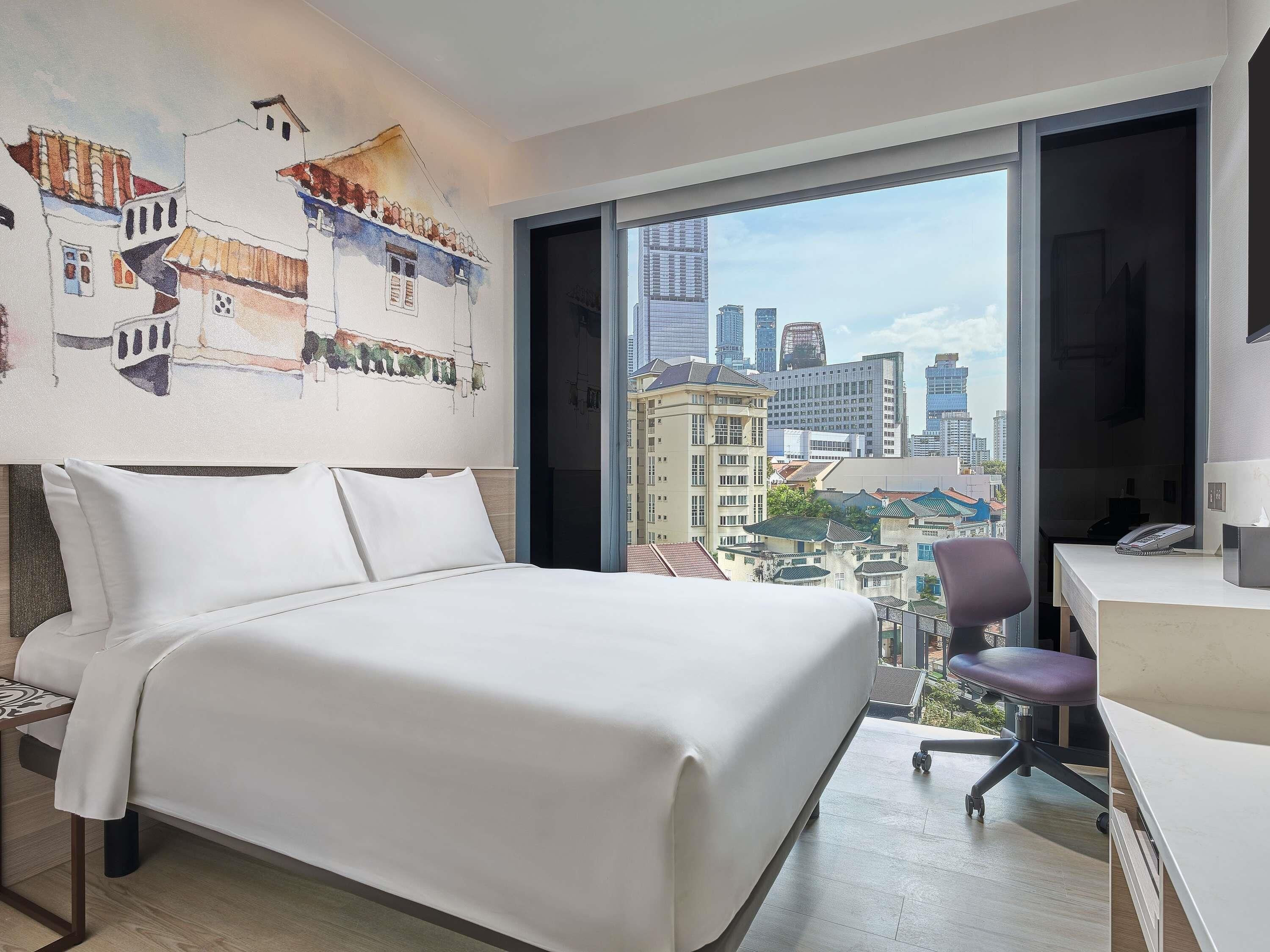 Classic Room, 1 Queen Bed | Minibar, individually decorated, individually furnished, desk